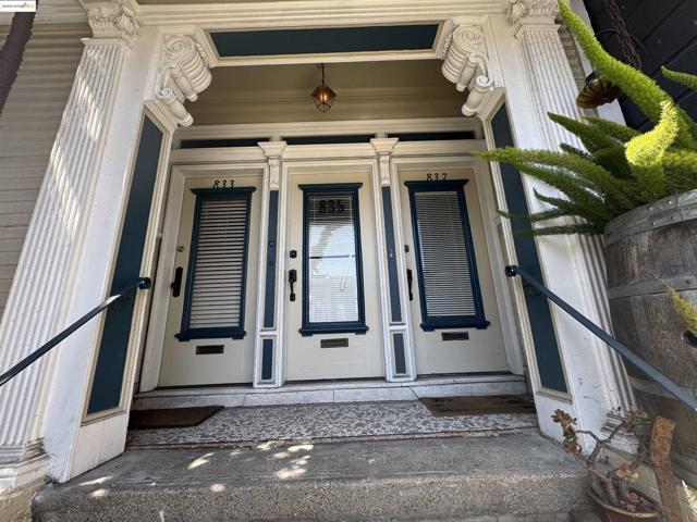 833 Scott St, San Francisco CA: https://media.crmls.org/mediaz/25270262-c3ba-4936-80a9-e1d4582a2039.jpg