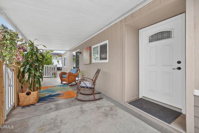 176 Chaucer Lane, Ventura CA: https://media.crmls.org/mediaz/25273311-bc60-4eb0-935c-dd1238c040c8.jpg