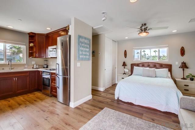 839 Reed Avenue, Pacific Beach (San Diego) CA: https://media.crmls.org/mediaz/25280b83-6757-4023-ae37-e316bd7ec9e5.jpg