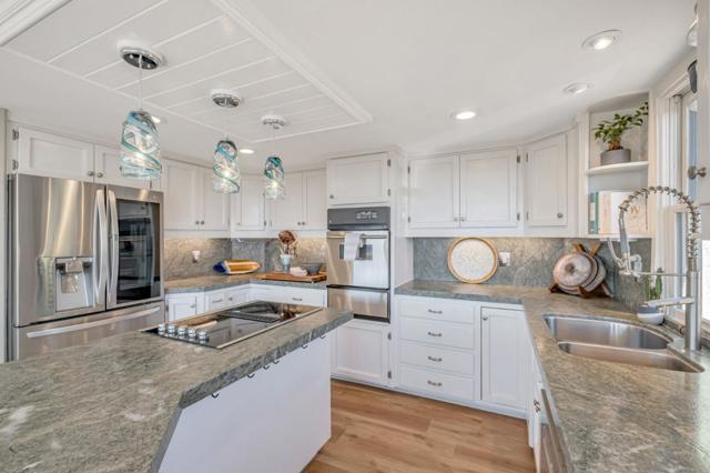 3300 Crystal Heights Drive, Soquel CA: https://media.crmls.org/mediaz/25285f95-e888-49bc-ac4a-a05192e4009d.jpg