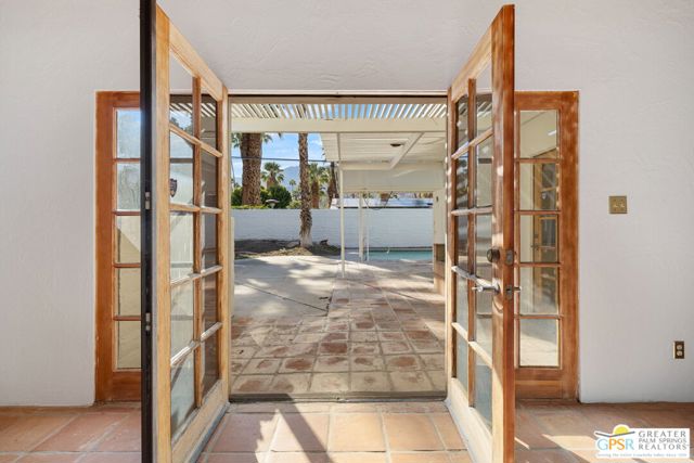 1983 S Yucca Place, Palm Springs CA: https://media.crmls.org/mediaz/25295042-05b4-403c-9ad4-21bf671a2949.jpg