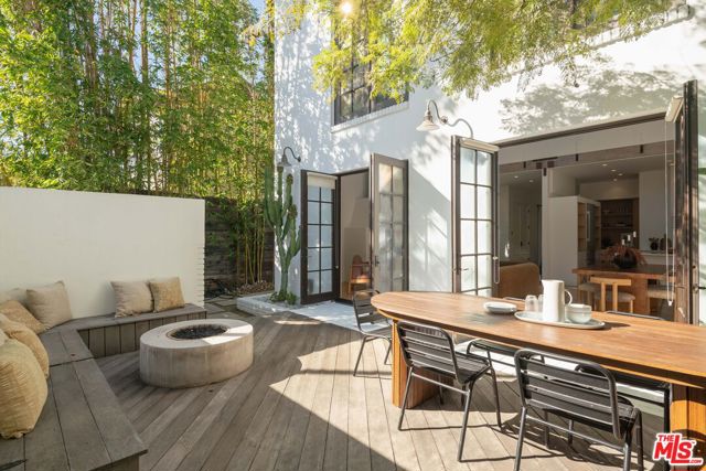 509 Santa Clara Avenue, Venice CA: https://media.crmls.org/mediaz/252965a2-53e1-4033-acb1-1cb08246a3a7.jpg