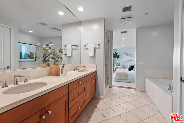 7301 Vista Del Mar, Playa del Rey CA: https://media.crmls.org/mediaz/2529b780-e1bb-4d29-bda7-c91b7b057207.jpg