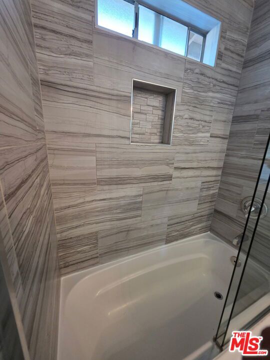 1029 Pleasantview Avenue, Venice CA: https://media.crmls.org/mediaz/2529e0c4-d199-4d7d-b79c-88bcea618783.jpg