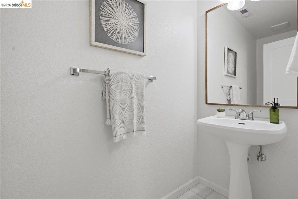 https://media.crmls.org/mediaz/252a2eed-fa9b-44f0-a939-0271cd2d1c4e.jpg?preset=X-Large