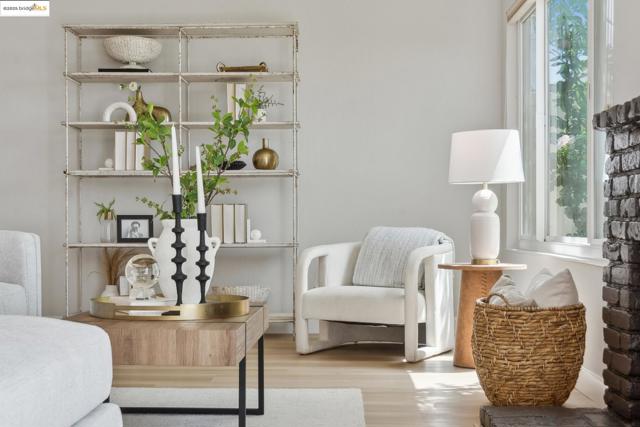 93 Thousand Oaks St, Oakland CA: https://media.crmls.org/mediaz/252acb72-76c8-420b-bd2f-32e4a94b01bb.jpg