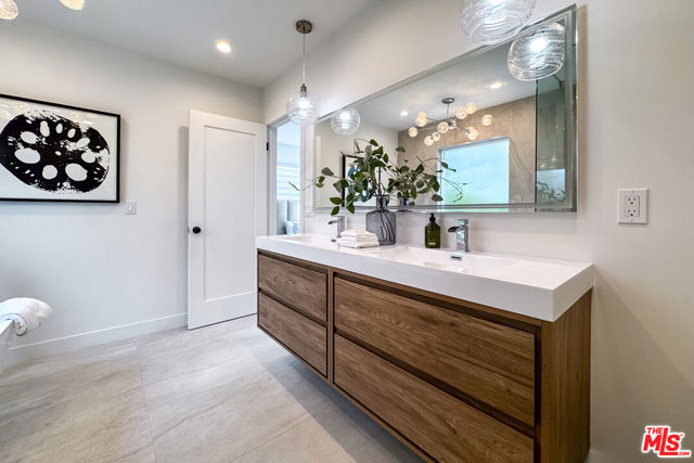 1363 S Curson Avenue, Los Angeles CA: https://media.crmls.org/mediaz/252ad134-3cc8-4ecd-980c-ee055eea1073.jpg