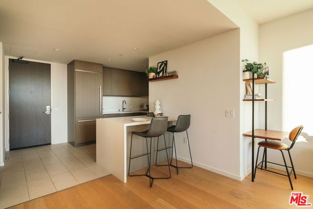 889 Francisco Street, Los Angeles CA: https://media.crmls.org/mediaz/252af54c-6dfd-4de5-9d07-6f0f871be0cd.jpg