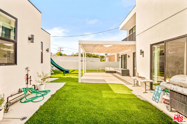 535 N Formosa Avenue, Los Angeles CA: https://media.crmls.org/mediaz/252af9b0-153c-43de-81bb-6c204e59ab82.jpg