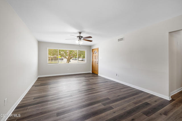 2707 Galindo Avenue, Simi Valley CA: https://media.crmls.org/mediaz/252b7486-3169-4224-9a6f-a0d9e5cb5f3b.jpg