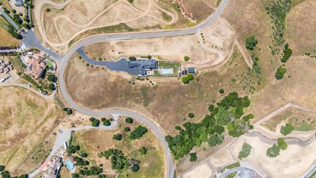 2525 Bridle Path Drive, Gilroy CA: https://media.crmls.org/mediaz/252b8511-6b1f-4c0a-bd97-61d1e826d36d.jpg
