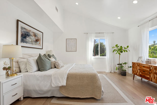 3326 La Clede Avenue, Los Angeles CA: https://media.crmls.org/mediaz/252bb426-c0a7-4186-b019-860faa6cbba7.jpg
