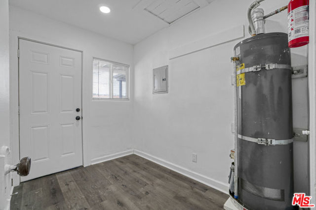 120 N Avenue 25, Los Angeles CA: https://media.crmls.org/mediaz/252bbbfc-4db8-4f5c-924b-03ec1575f49c.jpg