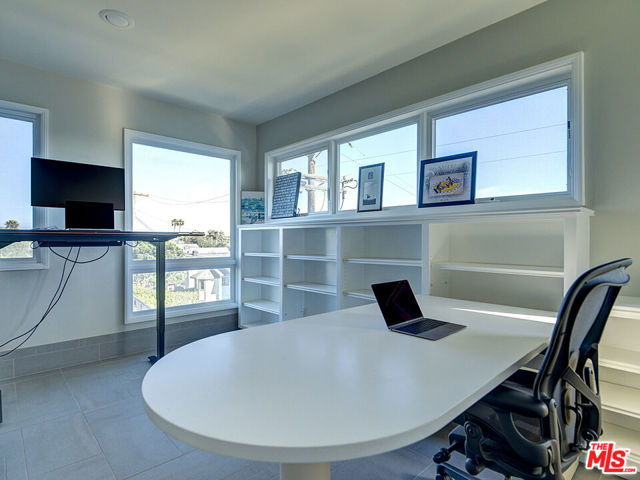 7800 Veragua Drive, Playa del Rey CA: https://media.crmls.org/mediaz/252bc8da-527f-4067-a34b-0797fd0fc65f.jpg