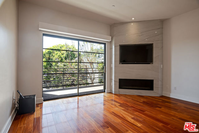 8788 Shoreham Drive, West Hollywood CA: https://media.crmls.org/mediaz/252bcf92-cf8e-46e6-8ed8-9ee5d6798ec5.jpg