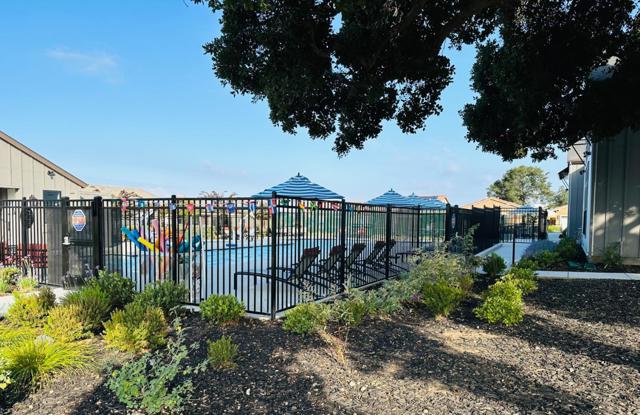 2051 White Oak Drive, Hollister CA: https://media.crmls.org/mediaz/252c39ae-0110-4cb1-b9d6-d9f02d8254f1.jpg