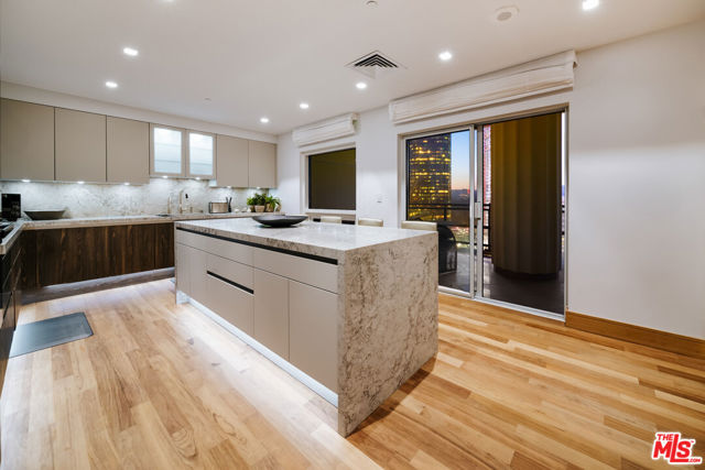 1 W Century Drive, Los Angeles CA: https://media.crmls.org/mediaz/252c3d6b-b507-49e6-b9a7-552a535b28ee.jpg