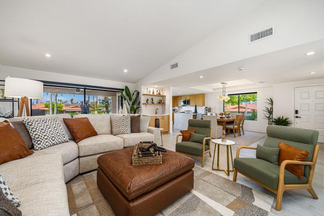 99 Camino Arroyo Place, Palm Desert CA: https://media.crmls.org/mediaz/252ca0ed-0fb7-4439-94fb-658ce2a9cc8a.jpg