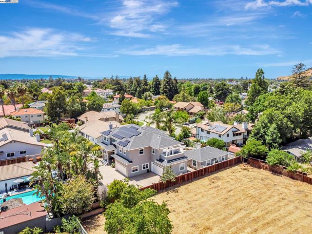 190 Pickering Ave, Fremont CA: https://media.crmls.org/mediaz/252caf4a-ce4f-42ec-81be-134a0d213146.jpg