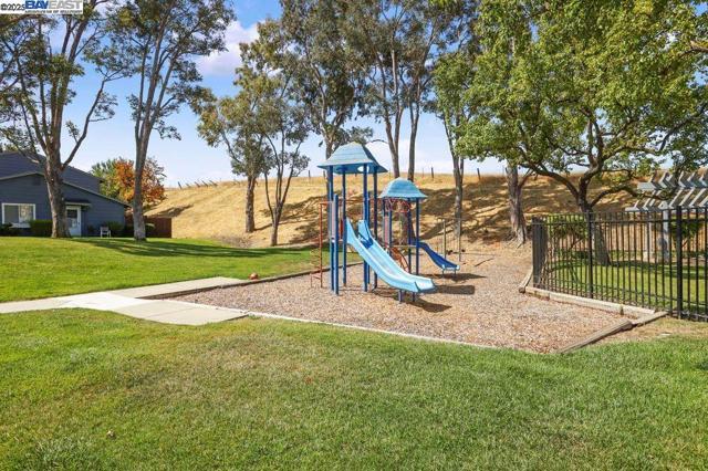 1048 Spring Valley Cmn, Livermore CA: https://media.crmls.org/mediaz/252d2ab7-2dbd-4a63-a4e1-5a0cda50ebac.jpg