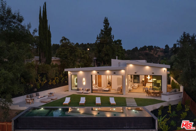 9715 Arby Drive, Beverly Hills CA: https://media.crmls.org/mediaz/252d54ee-7b20-4056-8963-64ed39205ff5.jpg