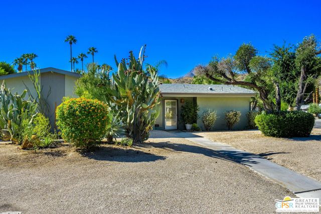 5111 E Bobolink Lane, Palm Springs CA: https://media.crmls.org/mediaz/252da315-be95-4e96-9393-c8b1b949a6f4.jpg