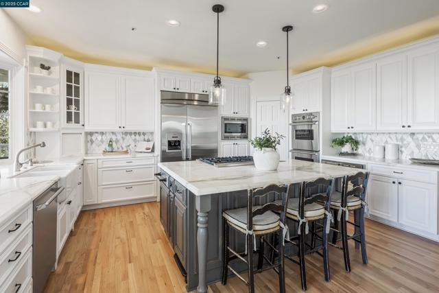 75 Donald Drive, Orinda CA: https://media.crmls.org/mediaz/252db0e6-5dca-4c47-883c-bdd797c12828.jpg