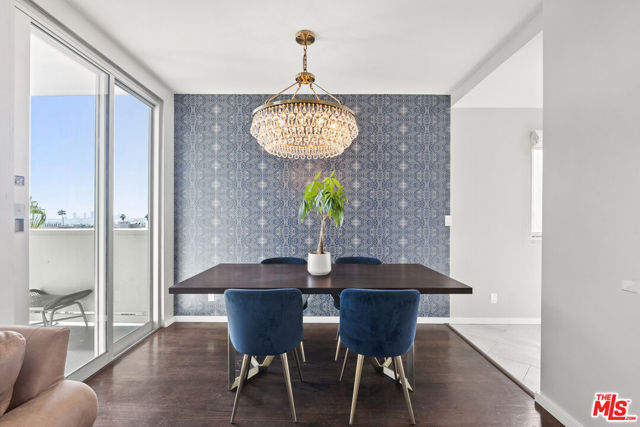 7250 Franklin Avenue, Los Angeles CA: https://media.crmls.org/mediaz/252de3fa-8076-41cf-bd15-430a6ee57696.jpg