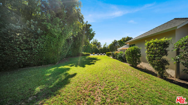 6900 Chisholm Avenue, Lake Balboa CA: https://media.crmls.org/mediaz/252efc36-cb95-4165-8152-cd2bfb99ce6d.jpg