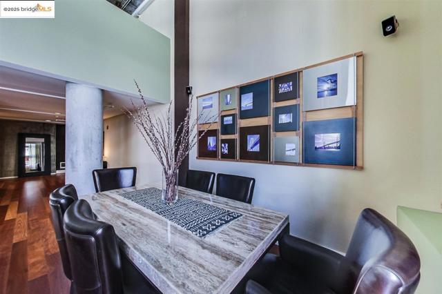 311 Oak St, Oakland CA: https://media.crmls.org/mediaz/252f0ff9-79bd-409d-9529-ff1c754ae6b0.jpg
