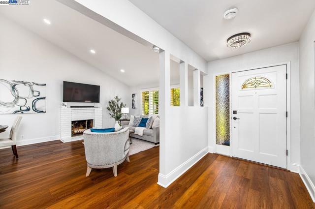 260 Mara Pl, San Ramon CA: https://media.crmls.org/mediaz/252f11c0-3e3b-4af4-9bbe-9946e9ecf82e.jpg