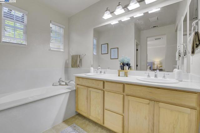 5092 Fioli Loop, San Ramon CA: https://media.crmls.org/mediaz/252f7963-f913-4d72-9cf0-782fb67afde4.jpg