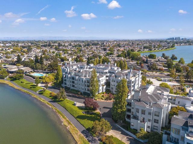 740 Promontory Point, Foster City CA: https://media.crmls.org/mediaz/252fe449-7f9b-411b-bf21-ea33fa51821c.jpg