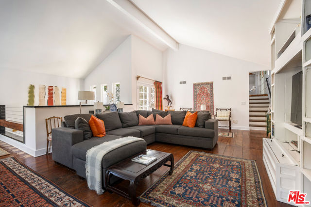 1647 N Beverly Glen Boulevard, Los Angeles CA: https://media.crmls.org/mediaz/2530848f-3414-4465-8de4-57c3108cc127.jpg