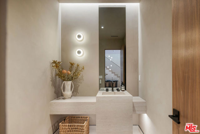 3731 Wasatch Avenue, Los Angeles CA: https://media.crmls.org/mediaz/2530c308-e657-4866-89f5-1cee131b4299.jpg