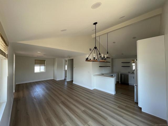 1656 Evergreen Ave, San Diego CA: https://media.crmls.org/mediaz/253130e2-0f22-4f5b-8703-274b16912732.jpg