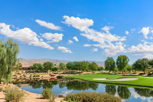 81126 Avenida Lorena, Indio CA: https://media.crmls.org/mediaz/2531d597-815d-4d53-98e4-1ce9fb6192eb.jpg