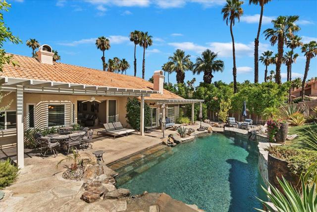 401 Cypress Point Drive, Palm Desert CA: https://media.crmls.org/mediaz/25329f8b-db3b-44b5-9f73-12b5783cac9f.jpg
