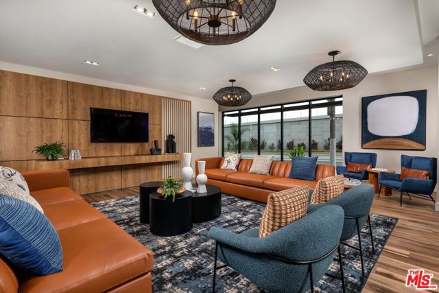 201 N La Brea Avenue, Inglewood CA: https://media.crmls.org/mediaz/2532dd04-b682-40c8-bc91-97e92594cab5.jpg