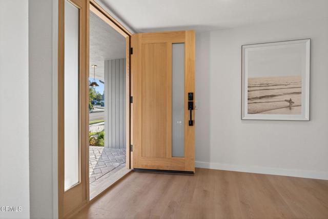 111 Donnick Avenue, Thousand Oaks CA: https://media.crmls.org/mediaz/2532ed83-7168-4e7c-b50d-e7e622eec4e4.jpg