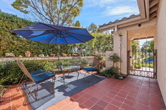 Detail Gallery Image 4 of 29 For 1990 Avenida La Posta, Encinitas,  CA 92024 - 4 Beds | 3 Baths