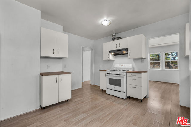 4579 W 171st Street, Lawndale CA: https://media.crmls.org/mediaz/25336663-5ecb-4ffc-86f9-f8e6c44d78a3.jpg