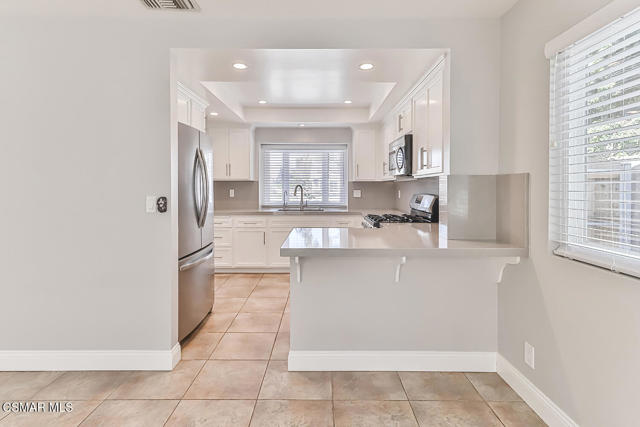 160 Cottage Grove Avenue, Camarillo CA: https://media.crmls.org/mediaz/253366b5-d6ce-4e55-8052-52a4971f85c4.jpg