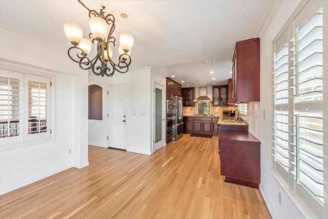 8215 Skyline Circle, Oakland CA: https://media.crmls.org/mediaz/25342c6b-fa38-4e9b-9eff-bb1fac3e745e.jpg