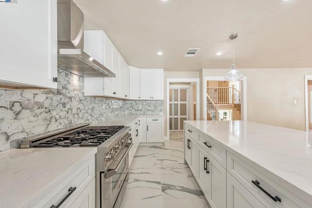 10745 Ridgeview Way, San Jose CA: https://media.crmls.org/mediaz/25345975-5b6b-4946-b7fb-33e8371d2171.jpg
