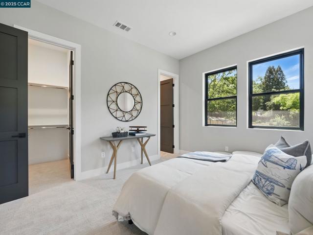 180 Castle Hill Ranch, Walnut Creek CA: https://media.crmls.org/mediaz/25349182-e89c-42ab-a140-42aa859c5dde.jpg