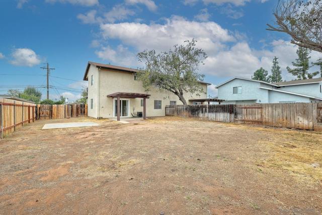 1415 17 Flag Ln, El Cajon CA: https://media.crmls.org/mediaz/25349499-1352-44cc-b3e0-0b04e28019df.jpg