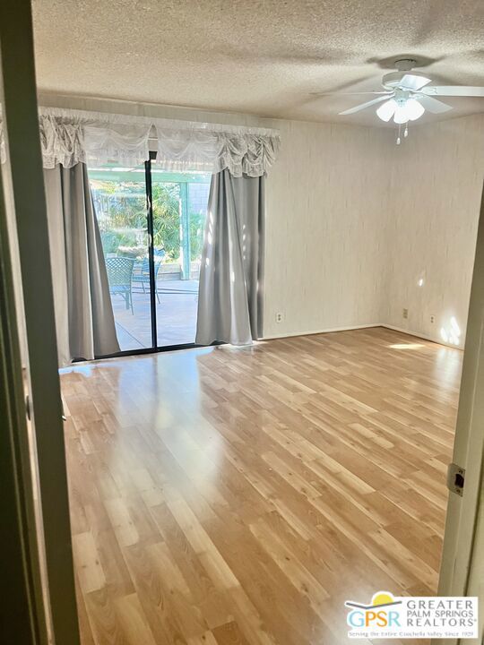 Image 15 of 27 For 40056 Silktree Court