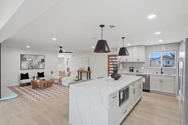 Detail Gallery Image 7 of 35 For 3296 via Bartolo, San Diego,  CA 92111 - 4 Beds | 3 Baths