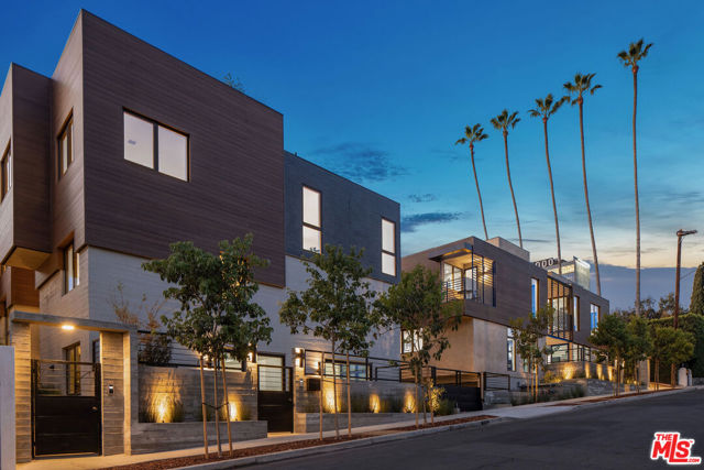919 1/4 Hilldale Avenue, West Hollywood CA: https://media.crmls.org/mediaz/2534f767-eea7-4946-b8fe-6175e63c286f.jpg